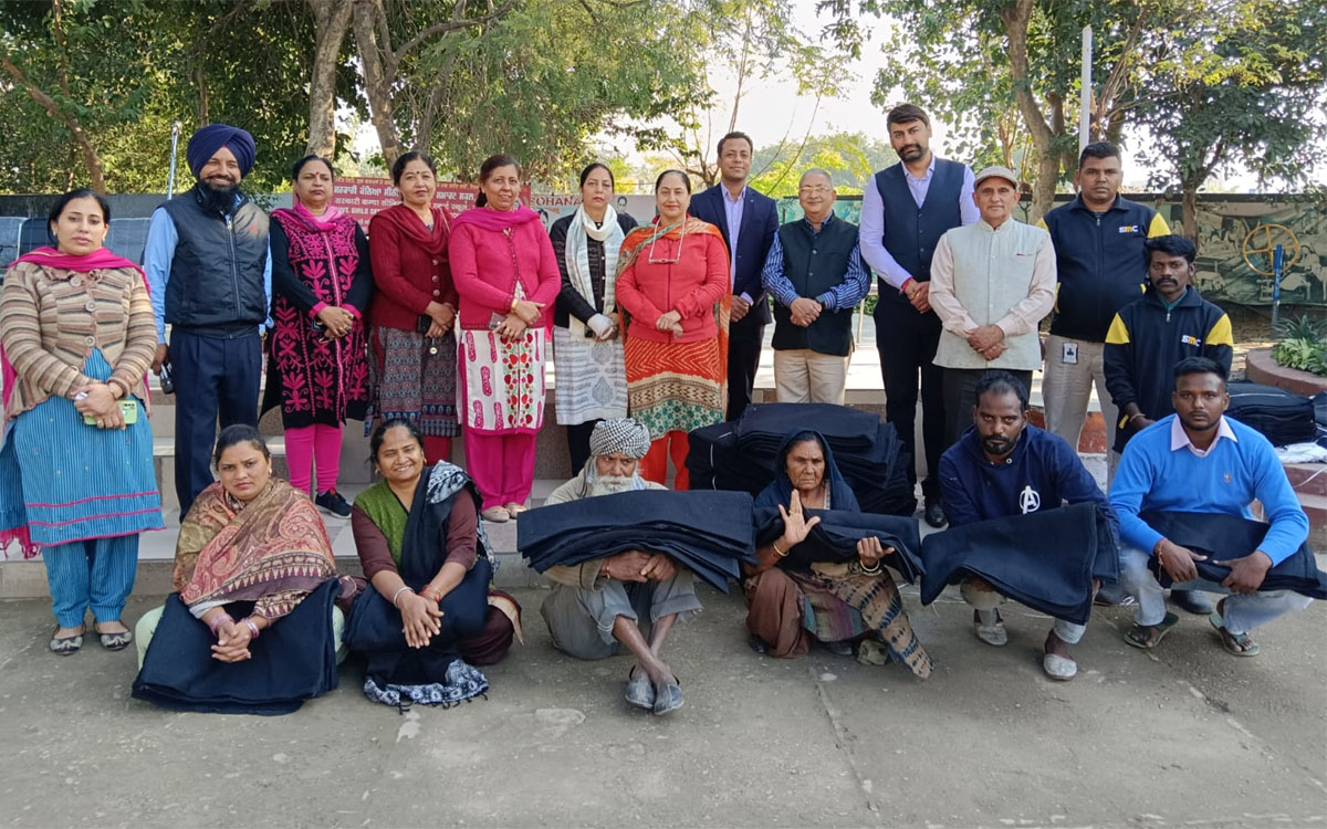 Distributed blankets to needy families